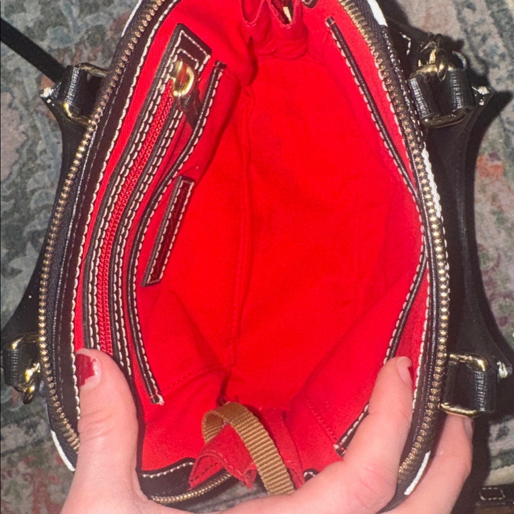 DOONEY & BOURKE Black/White Chevron Ruby Crossbody Bag - Picture 4 of 6